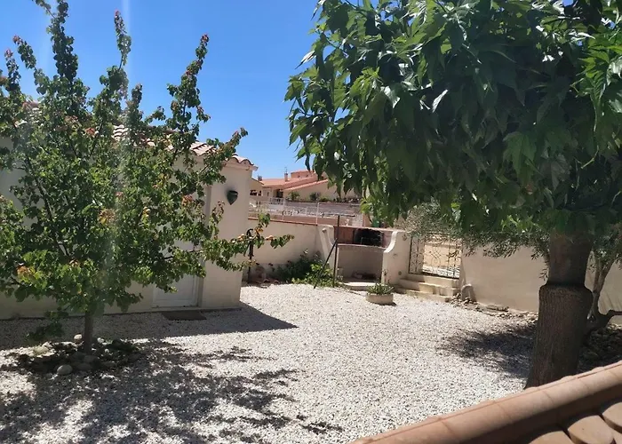 Jolie 6 Couchages Secteur Calme / Proche Montagnes - Plages - Espagne